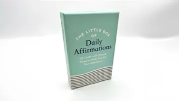 Small box with daily affirmations, support for positive thinking