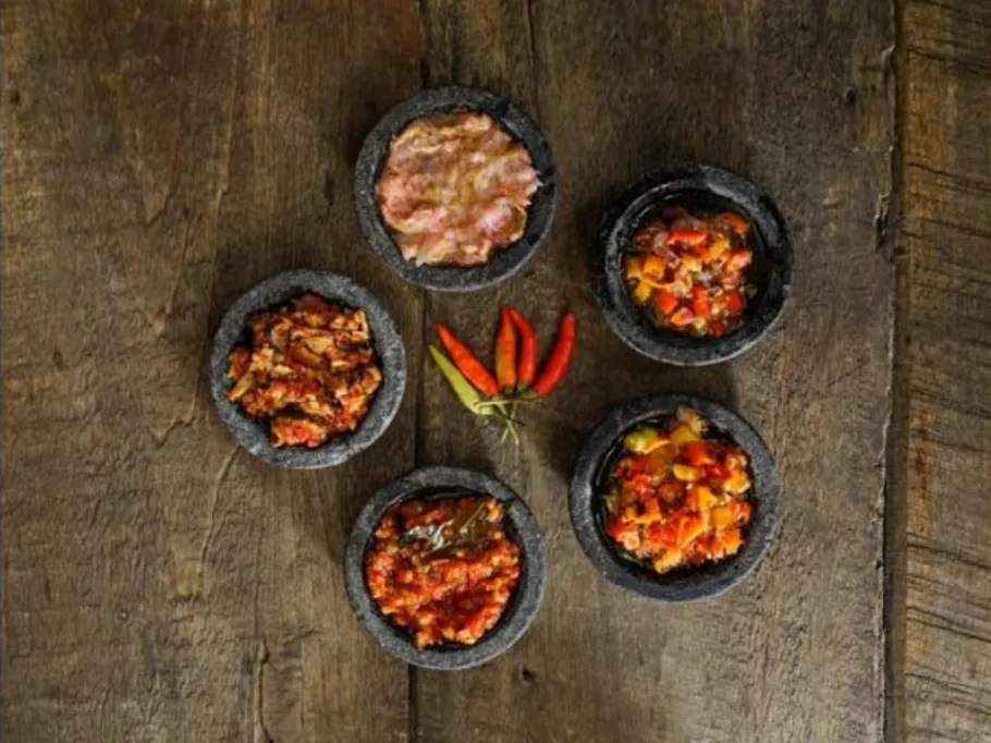 Five stone bowls with various savory dishes.