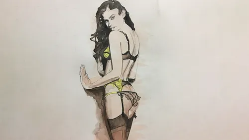 Eine stehende Frau in Lingerie präsentiert sich verführerisch.