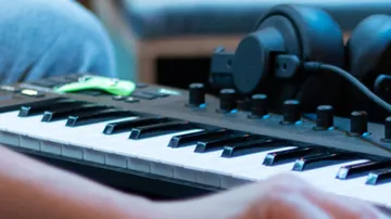 Play the keyboard game surrounded by headphones and a cozy environment.