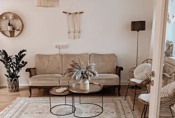 Cosy living room with sofa, plants and table.