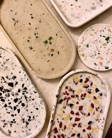Schmuckschalen und Tabletts Jesmonite Terrazzo