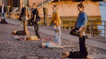 Acro - Throne Position