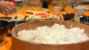 Cooking sushi