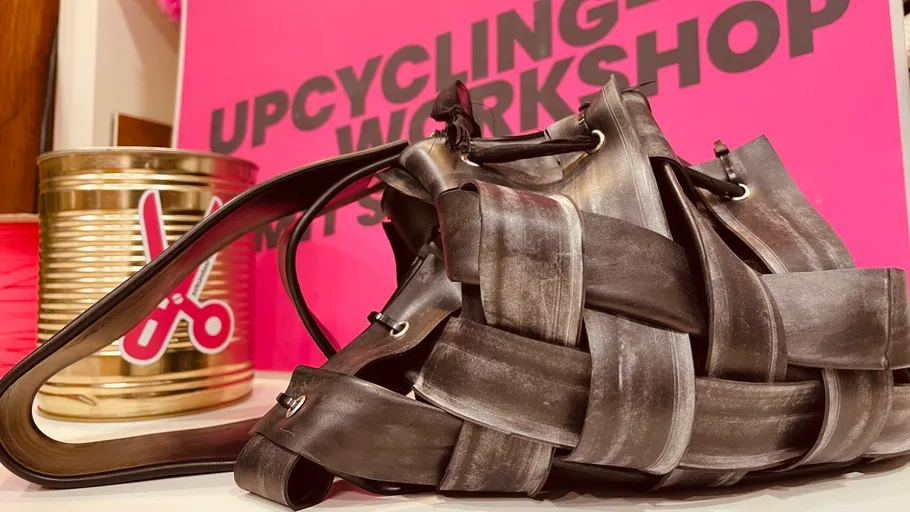 Upcycling bag made of bicycle tube