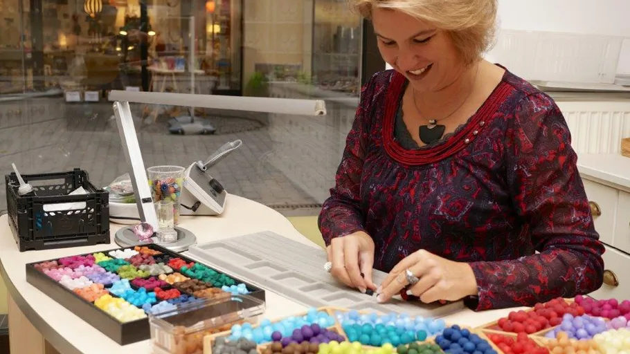 Besitzerin von Schmuck & Kunsthandwerk Berlin