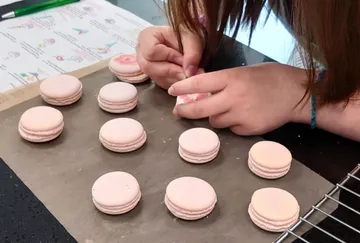 Paint macarons