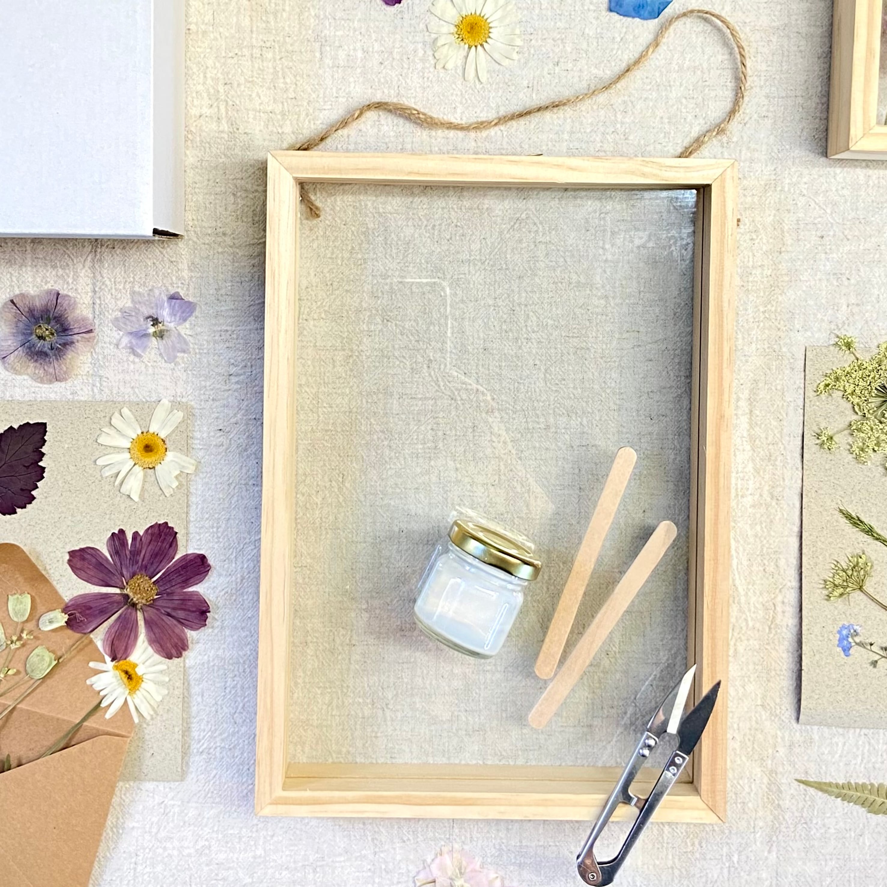 DIY Set - gepresste Blumen mit Holzrahmen