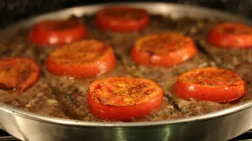 Tin meat with tomatoes