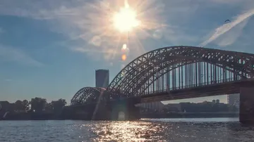 Brücke über den Rhein bei Tag