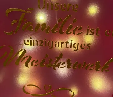 Deutsches Zitat mit leuchtenden roten Lichtern