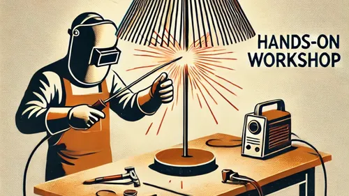 Schweißer arbeitet in der Werkstatt an einer Metalllampe.