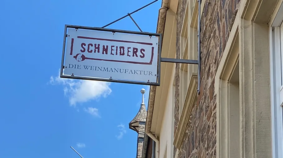Sign reading 'SCHNEIDERS DIE WEINMANUFAKTUR' on building