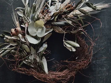 A decorative wreath of dried plants on the table.