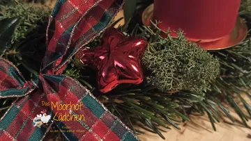 Christmas wreath with red star ornament.