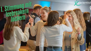 Gruppe von Menschen, die an Eisbrecher-Aktivitäten teilnehmen.