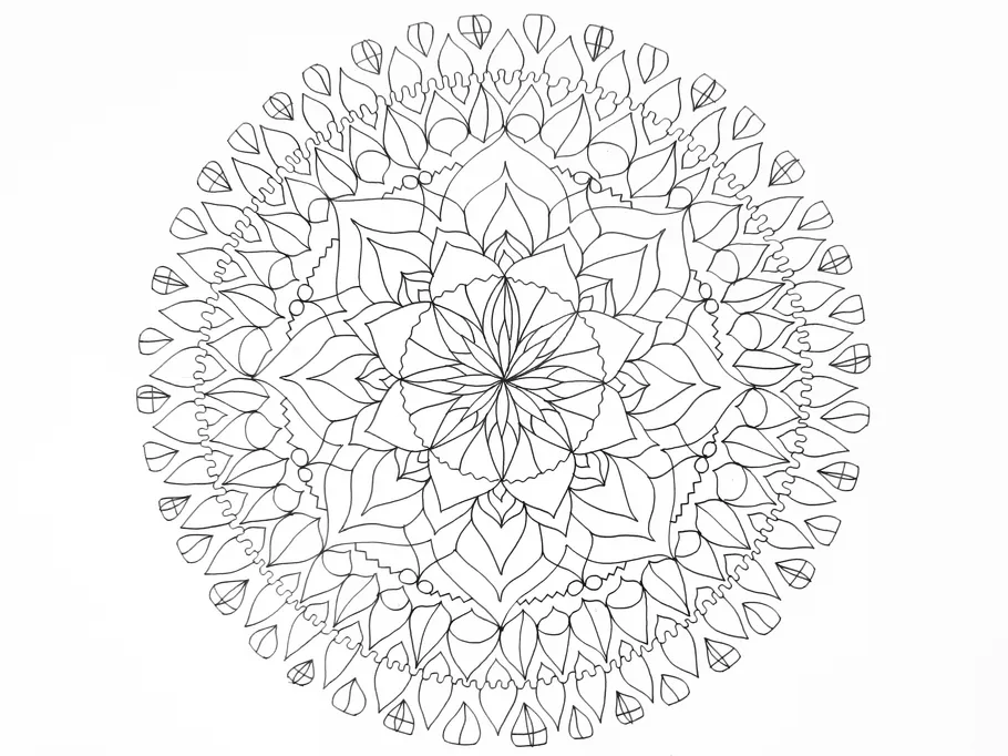 Mandala-Muster, umgeben von geschwungenen Linien und Blüten.