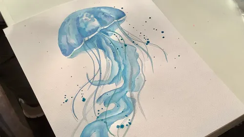 Blaues Quallen-Aquarellgemälde auf Papier.