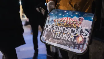 Bag with 'Abenteuer Weihnachtsmarkt' design.
