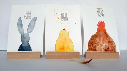 Drei Osterkarten mit Tiersilhouetten ausgestellt.