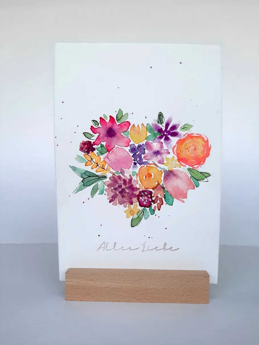 Buntes Blumenbild auf einem Holzständer.