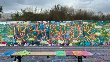 Colorful graffiti wall with large 'BRILLUX' text.