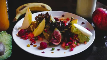 Fruit salad with figs and colorful vegetables.