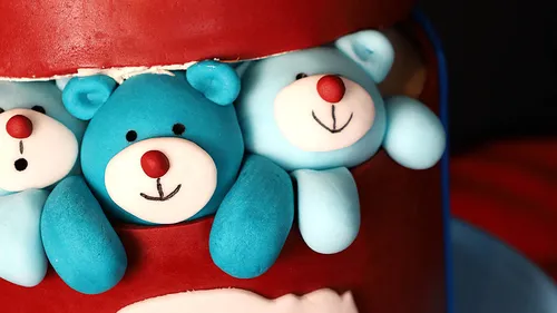 Teddy-Torte gestalten: Süße Geschenkbox selber machen