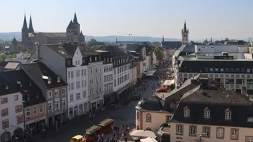 Altstadtgebäude und Kathedrale im Stadtzentrum.