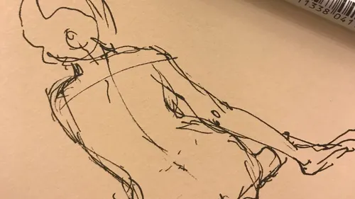 Einfache Skizze einer sitzenden Figur.