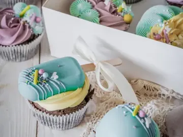 Colourful cupcakes with ice cream design in beautiful packaging