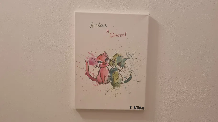 Gemälde von bunten Katzen an einer Wand.