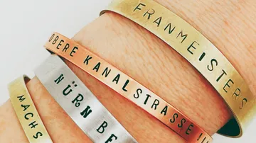 Geprägte Metallarmbänder