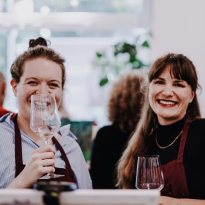 Weinprobe & Malsession in Berlin: Entkorkte Kunst