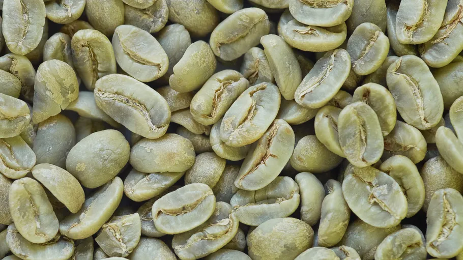 Rohkaffee-Bohnen aus der Nähe.