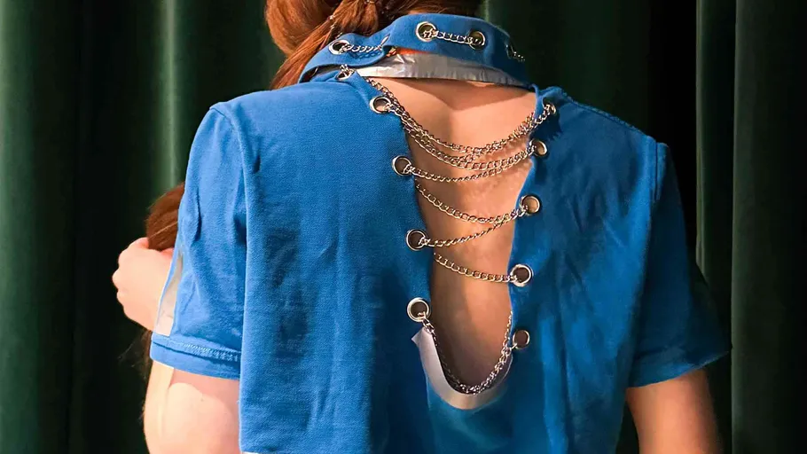 Back of blue shirt with chain design.