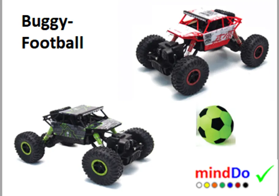 Zwei Spielzeug-Buggys und ein Fußball.