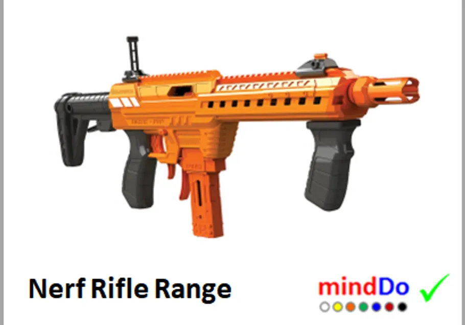 Orangenes Nerf-Spielzeuggewehr auf weißem Hintergrund.