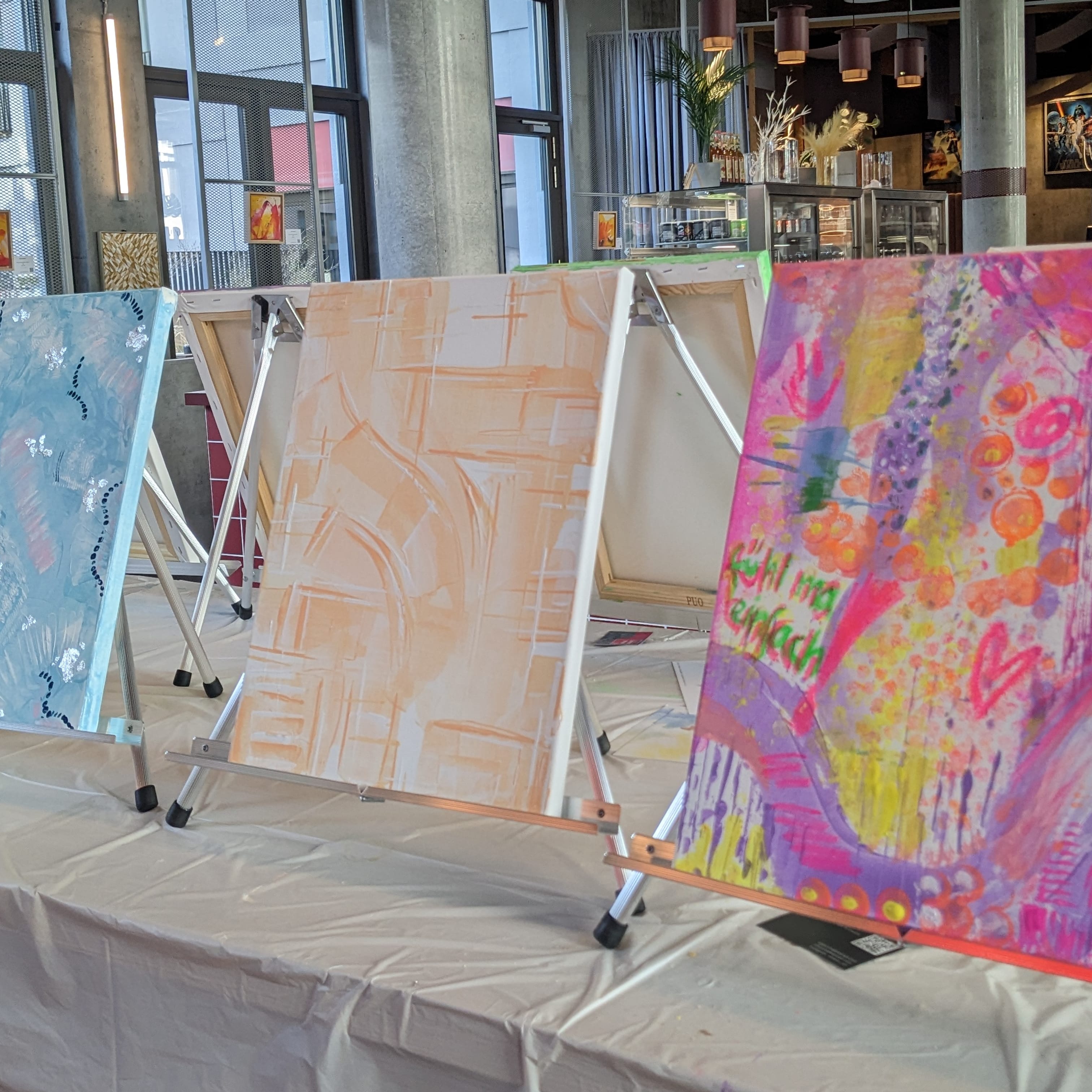 Abstrakter Malworkshop in Berlin: Kunst & ital. Essen