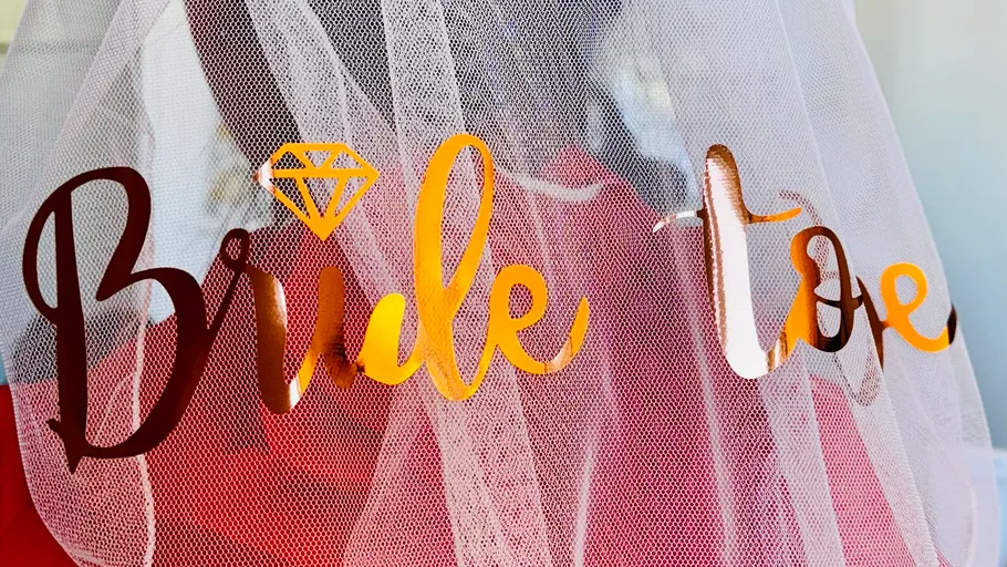 Veil with 'Bride to Be' text and diamond.