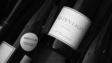 Wine bottles, one labeled 'AUS DEN LAGEN.'