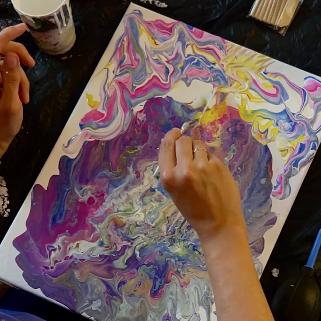 Art&Wine- Malkurs mit Weinseminar in Augsburg - Pouring