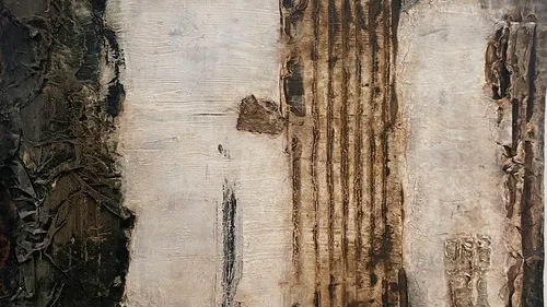Abstraktes strukturiertes Kunstwerk in Erdfarben.