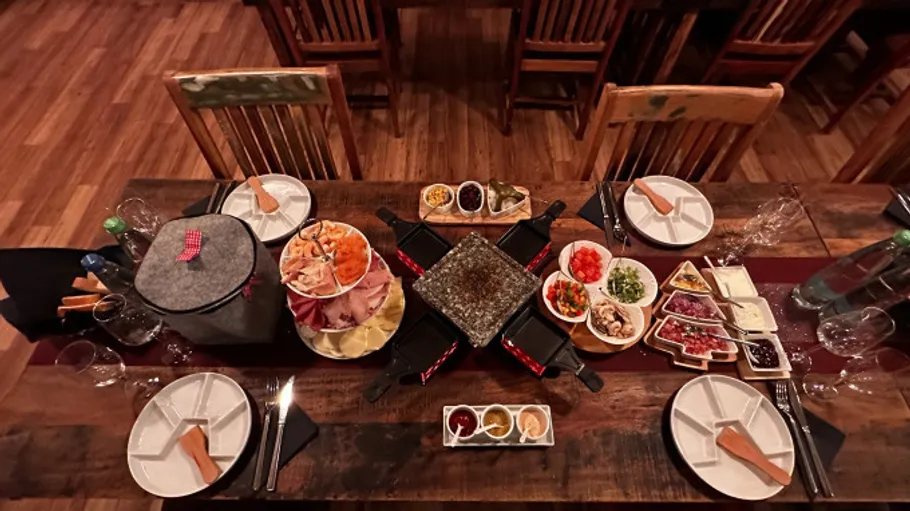 Raclette-Abend in Stuttgart: Wintergenuss mit Glühwein