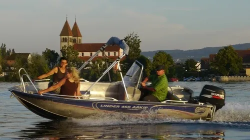 Boot mieten am Bodensee: Mit 50 PS übers Wasser
