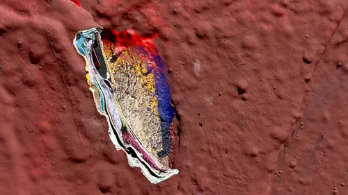Entdecke die verborgenen Schichten der Berliner Mauer