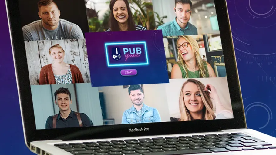 Laptop-Bildschirm zeigt Videokonferenzteilnehmer.