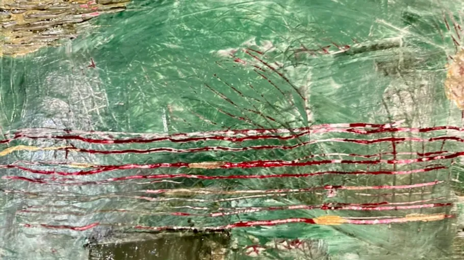 Abstraktes Gemälde mit roten Linien auf grünem Hintergrund.