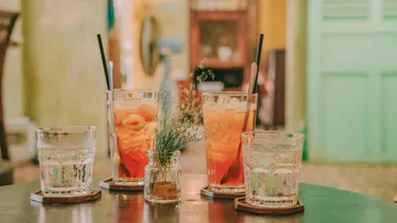 Drinks with straws on table in cafe.