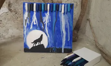 Wolf-Silhouette-Gemälde mit geschmolzenen Wachsmalstiften.